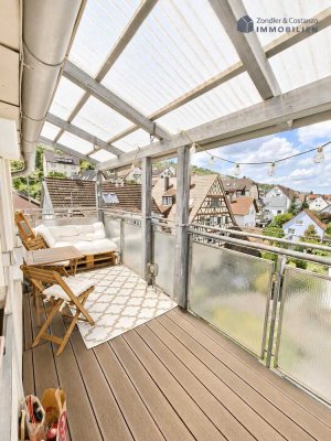 * Großzügige, helle und gepflegte 4-Zi.-Wohnung im DG * TL-Bad * EBK * toller Balkon! *