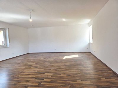 Moderne 3,5 Zimmer-Wohnung mit Loggia und Garage in Langenau