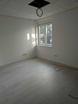 Schöne Neubau 4-Zimmer-EG-Wohnung mit EBK in Oftersheim