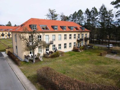 Penthouse-Unikat nahe Wannsee – Kamin, Fischgrätparkett und Terrasse
