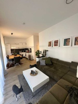 Stilvolle, neuwertige 2-Raum-EG-Wohnung mit lux. Innenausstattung mit Balkon und EBK in Nürnberg