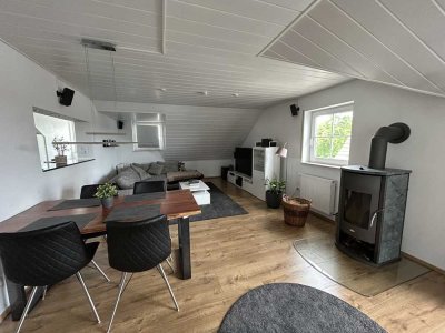 Attraktive und modernisierte 3-Raum-DG-Wohnung mit geh. Innenausstattung mit Balkon und EBK