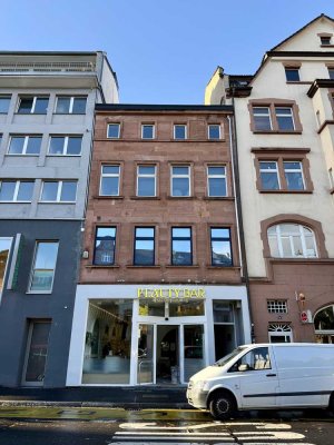 ERSTBEZUG im Herzen Aschaffenburgs mit nagelneuer Einbauküche und Sonnenterrasse