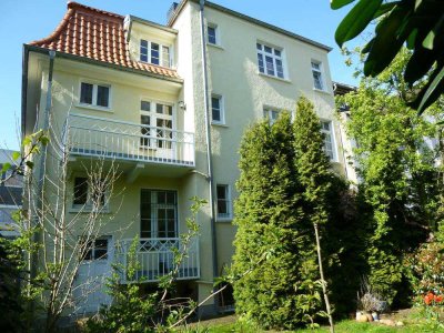 Charmante Altbauwohnung mit Balkon, hohen Decken und zusätzlichem Nutzraum in zentraler Lage von Her