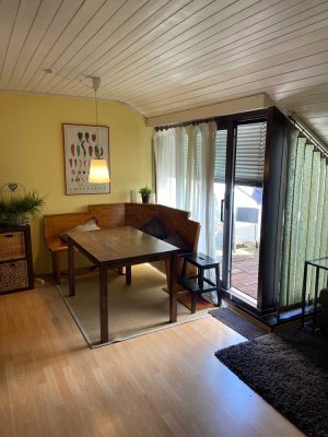 Vollmöblierte, gepflegte 2-Raum-DG-Wohnung mit Balkon und EBK in Bietigheim