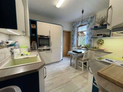sofort bezugsfertig  - sehr gepflegtes Ein- Zweifamilienhaus mit hochwertiger EBK