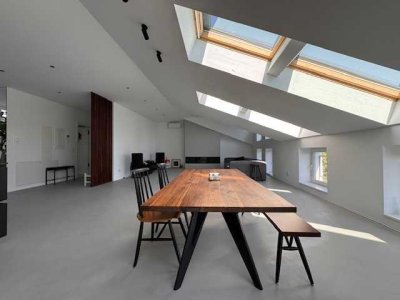 Exklusives Design Dachgeschoss-Loft mit großer Terrasse, Klimaanlage und Kamin