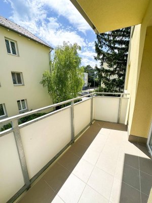 Helle, top-sanierte 2-Zimmer-Wohnung mit Balkon &amp; Innenhofblick