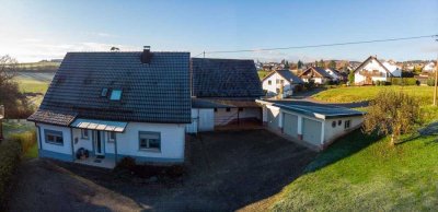 Gepflegtes Einfamilienhaus mit ausbaufähiger Scheune,  separatem Garagenanbau und großem Grundstück