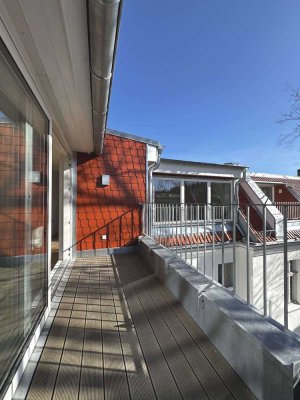 PROVISIONSFREI ! SCHÖNE, SEHR HELLE DACHGESCHOSS-WOHNUNG M. 2 BÄDER U. TERRASSE, LIFT U. WEITBLICK