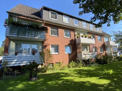 Freundliche und modernisierte 4-Zimmer-Dachgeschosswohnung mit Balkon und Einbauküche in Delmenhorst