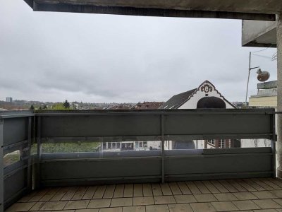 Schöne helle Wohnung mit Balkon ab sofort zu vermieten