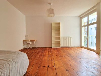 Traumhafte Lage - 2 Zimmer Altbauwohnung im 3. OG in Charlottenburg