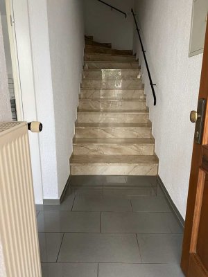 Neuwertige Wohnung mit drei Zimmern und Einbauküche in Schöneck