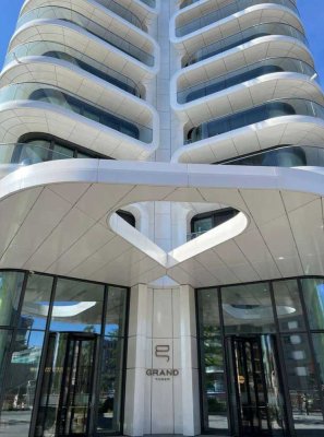 Skyline Living im Grand Tower – Stilvolle 4-Zimmer-Wohnung mit umlaufendem Balkon
