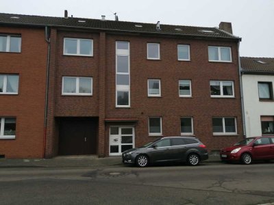 Helle 3-Zimmer-DG-Wohnung mit Balkon in Duisburg-Hochheide