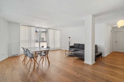 Großzügige, sanierte Altbauwohnung in zentraler Lage, Einbauküche