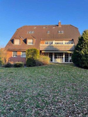 Sanierte, großzügige 3 ZKB Terrasse mit weitläufiger Gartenlandschaft