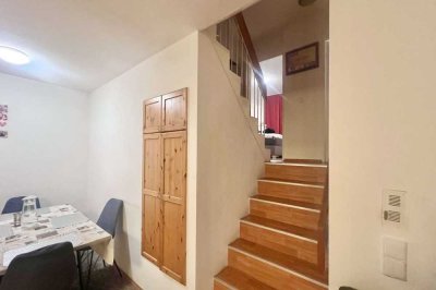 Gut geschnittene Drei-Zimmer-Wohnung auf mehreren Ebenen mit Loggia!