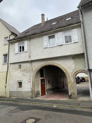 Großzügiges 1 Familienhaus mit ELW in zentraler Lage