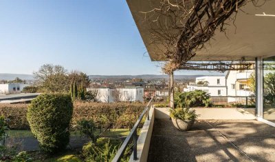 *Paul & Partner* TRAUMHAFTER PANORAMABLICK IN DEN TAUNUS! EXKLUSIVES DESIGNERHAUS IN TOP LAGE!
