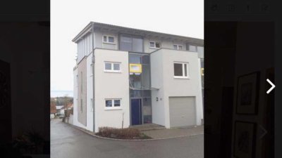 Gepflegte 2,5-Raum-DG-Wohnung mit Balkon und Einbauküche in Biberach an der Riß