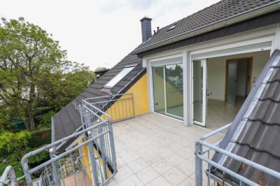 Stilvolle, neuwertige 3-Raum-DG-Wohnung mit Einbauküche in Troisdorf