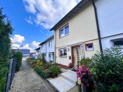 Modernisiertes Reihenmittelhaus mit schönem Garten, Einzelgarage und Stellplatz