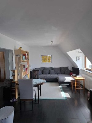 DG- Wohnung, 2. OG, Balkon, hell, toller Ausblick, zentral, grün