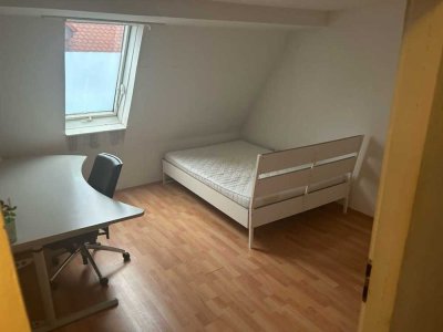 Wg Zimmer mit perfekter Lage in freundlicher 3er WG :)