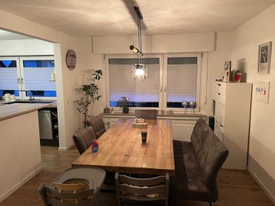 Attraktive 4-Zimmer-Wohnung mit Balkon in Arnsberg-Voßwinkel und Garage
