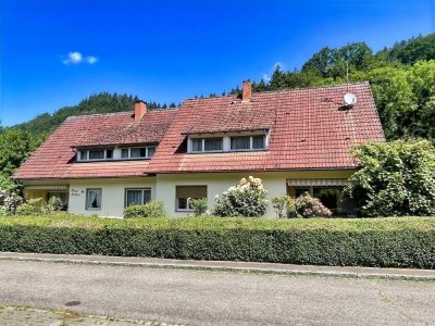 Großzügiges Ein- oder Zweifamilienhaus mit Terrasse und Balkon