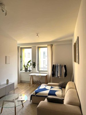 Möbilierte 2-Zimmer Wohnung im 4. OG mit Aufzug in Berlin-Tiergarten