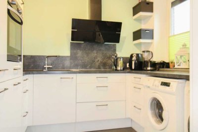 PREISREDUKTION: Modernisierte 2- Zimmer Wohnung mit Loggia und Stellplatz