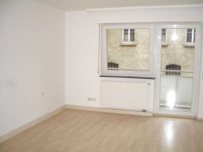 ***Die ersten eigenen vier Wände***  1-Zimmer-Wohnung mit EBK und Balkon