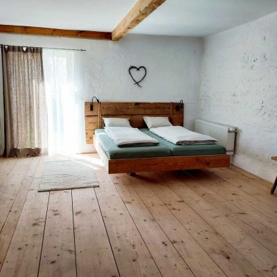 Urlaub vom Alltag 
Ruhiges wohnen auf Zeit mit Stil
Männerhaus - Frauenhaus 
möbliert