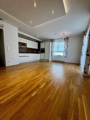 sehr schöne 4 Zimmer-Dachgeschosswohnung mit Weitblick in zentraler Lage *2 Balkone, Klimaanlage, Raffstore-Jalousien*
