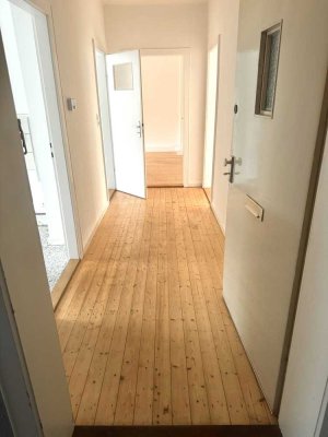 Renovierte 2-Zimmer-Erdgeschosswohnung mit Gartenmitbenutzung in Hannover-Stöcken