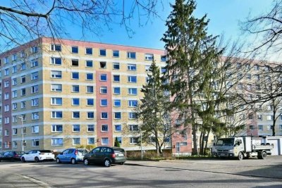 Zentrale 3-Zimmer-Wohnung mit Erbbaurecht
und großem Balkon & TG-Stellplatz!