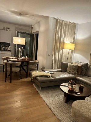 Wunderschöne Zwei Zimmer Wohnung mit Echtholzparkett und Südbalkon