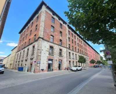 große 2-Zimmer-Wohnung mit Terrasse auf der ERBA-Insel:  vermietet, möbliert und barrierefrei
