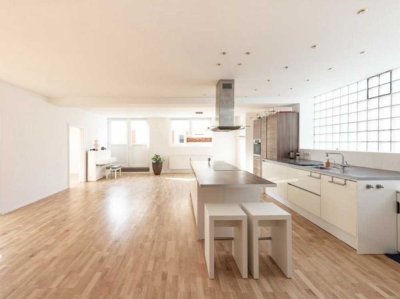 Exklusive, sanierte 4-Zimmer-Loft-Wohnung mit gehobener Innenausstattung mit Einbauküche in Augsburg