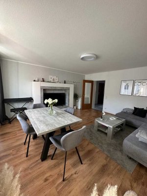 *NE-Innenstadt* schöne/helle 2 Zimmer Whg. mit Balkon, Küche kann vom Vormieter übernommen werden