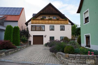 Teilmöblierte Zwei-Raum-Wohnung in Aurach