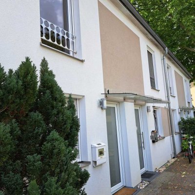 Modernes Haus mit Garten, Garage & Einbauküche – Glasfaser & Terrasse!