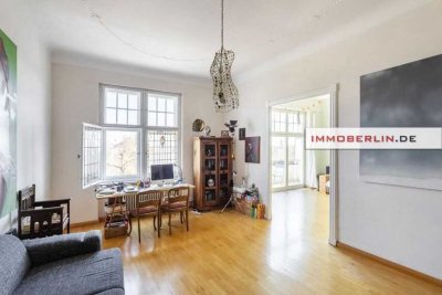 IMMOBERLIN.DE - Toplage mit Wasserblick: Großzügige Stuck-Altbauwohnung mit Balkon am Lietzenseepark