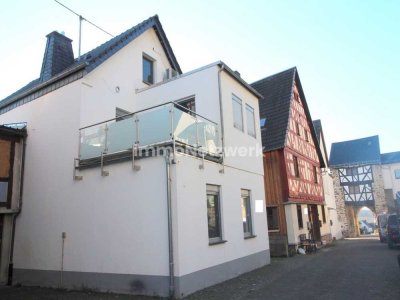 Komplett saniertes Einfamilienhaus ca. 155 m² Merenberg, Fernblick, Dachterrasse, Kaminofen, Klima