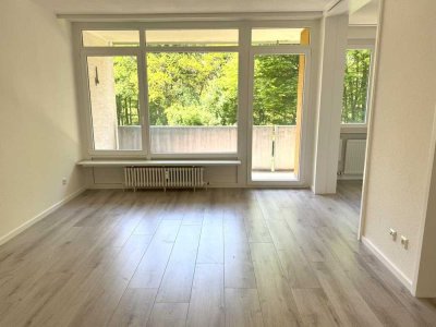 * BLICK INS GRÜNE * Ruhiges Haus sucht netten Mieter * Hochparterre * innenliegende Küche * KL WEST