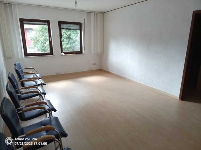 Helle 3-Zimmer-Wohnung im 1. OG in Zentrallage von Bruchsal Untergrombach