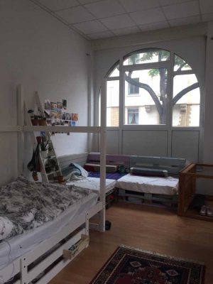 3-Zimmer-EG-Altbau-Wohnung mit EBK in Karlsruhe